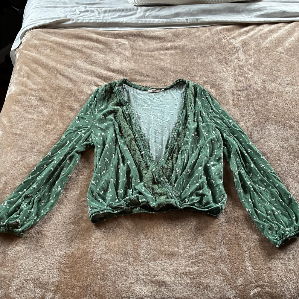 Ami Cropped Green Floral Blouse